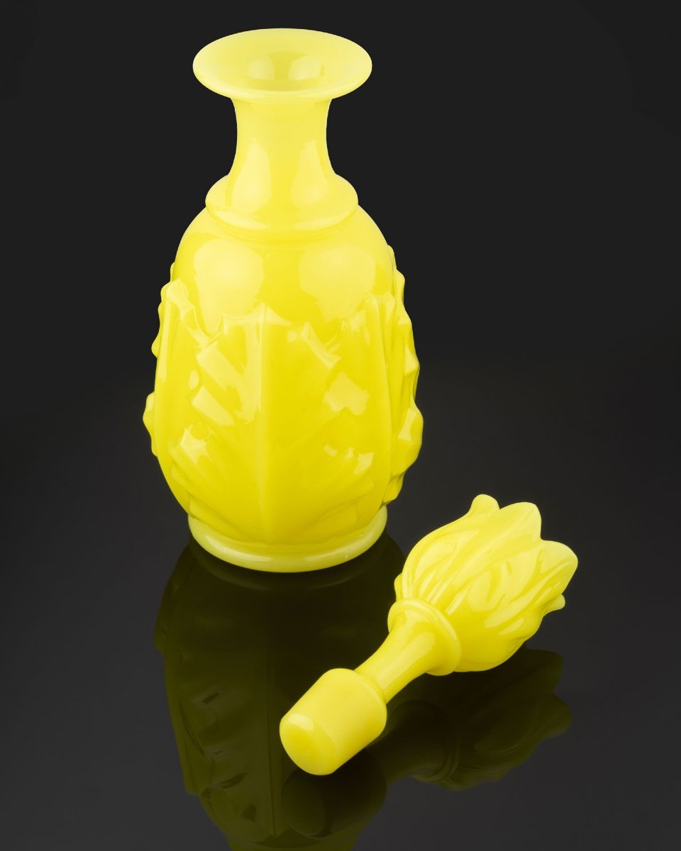 Baccarat : Grand Flacon En Opaline Jaune-photo-2