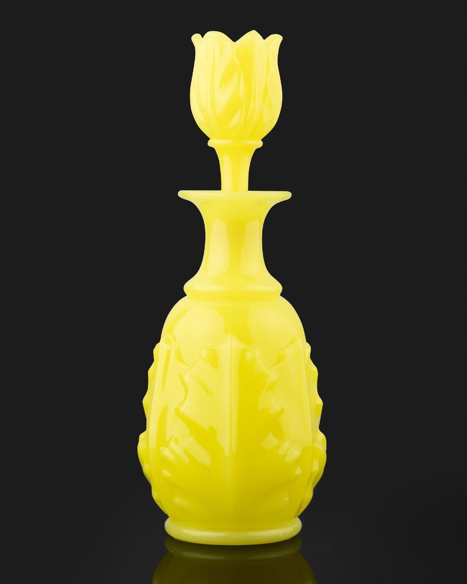 Baccarat : Grand Flacon En Opaline Jaune