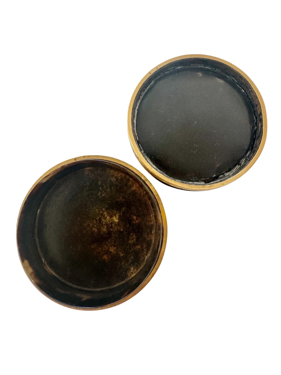 The Bath Of Venus: Tortoiseshell And Gold Box From The 18th Century-photo-1