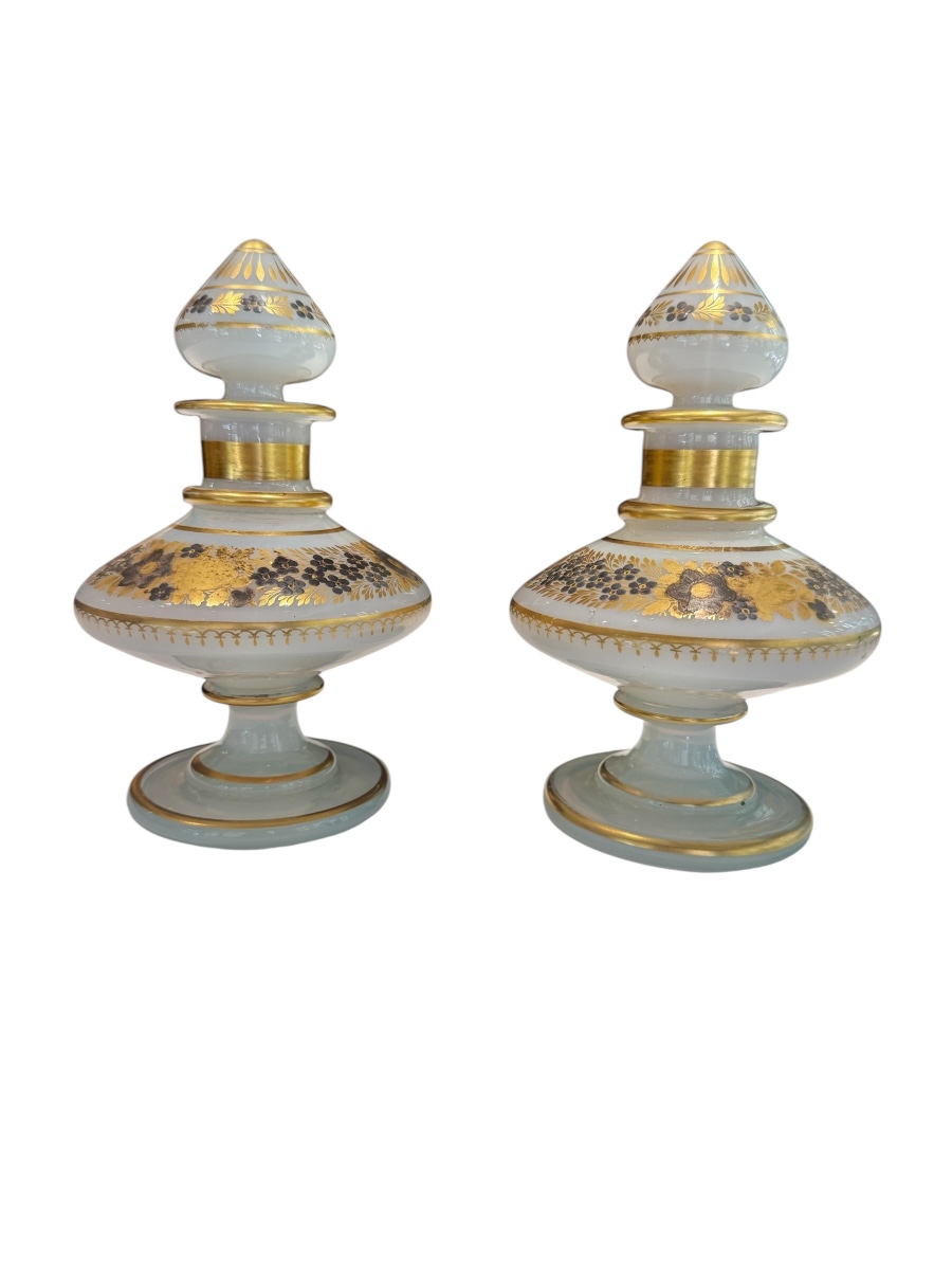 Paire de flacons en opaline à décor Desvignes