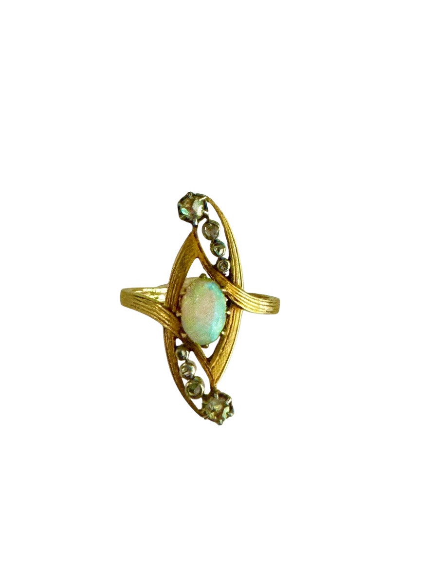 Art Nouveau: Ring Decorated With An Opal And Diamonds -photo-3
