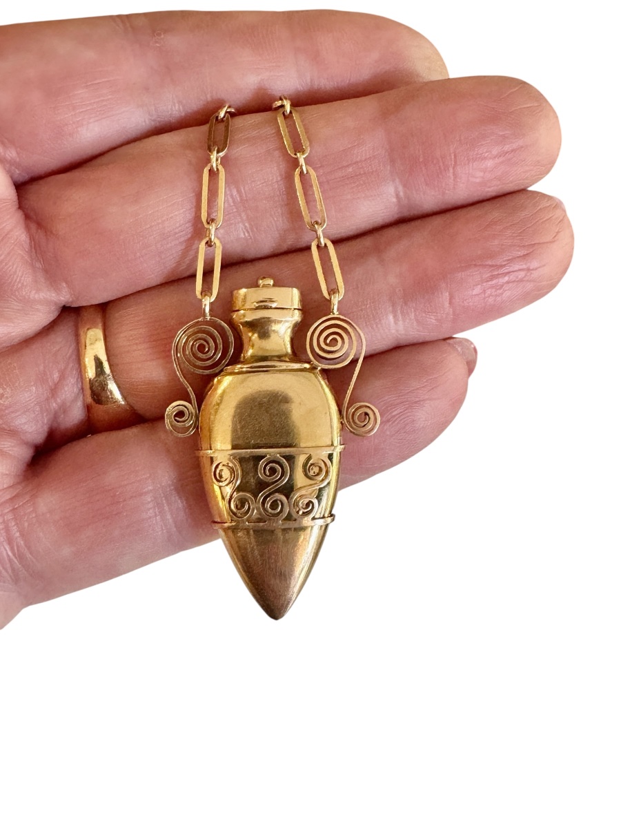 Gold Pendant Bottle, Amphora-shaped-photo-4