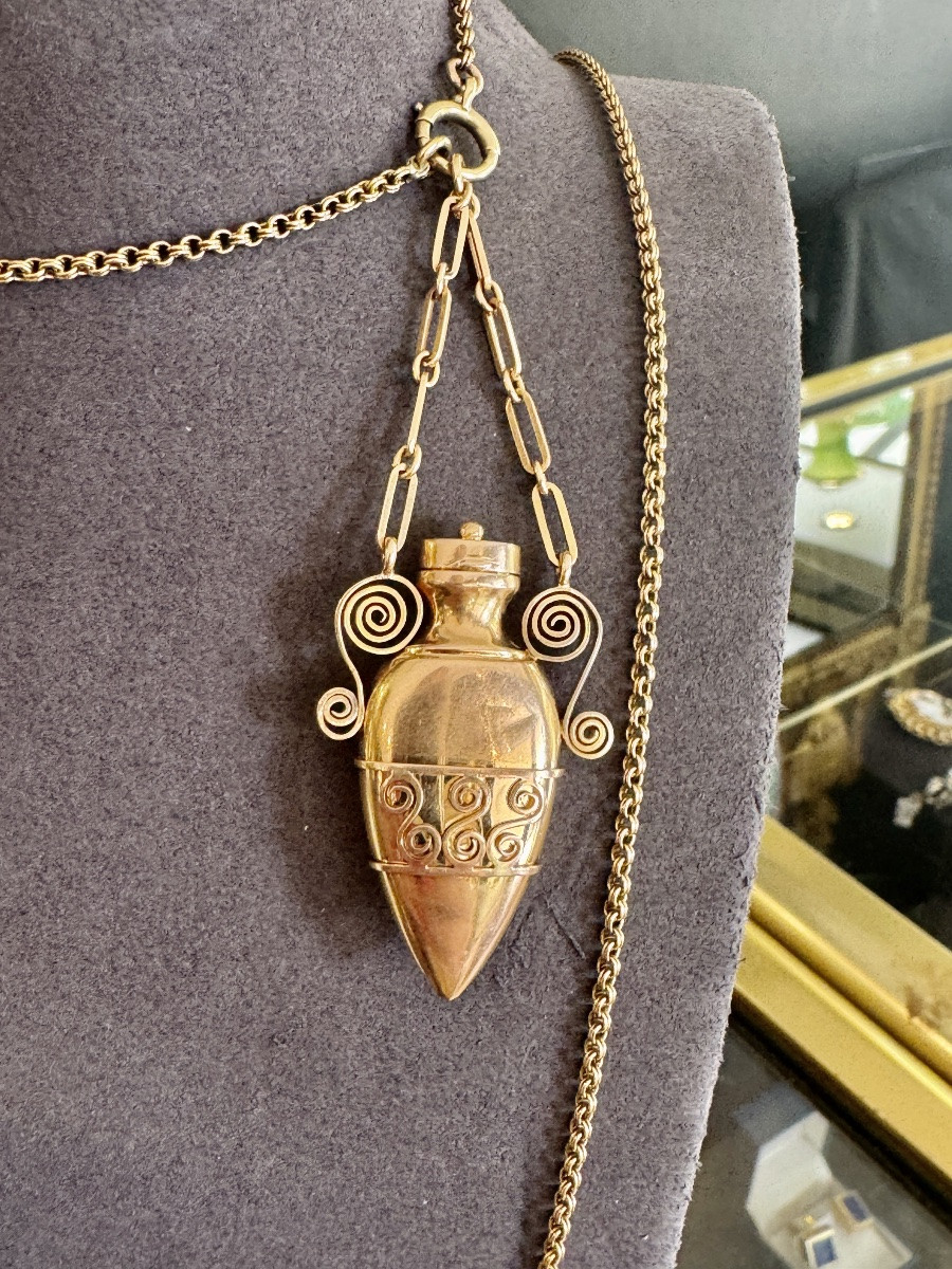 Gold Pendant Bottle, Amphora-shaped-photo-2