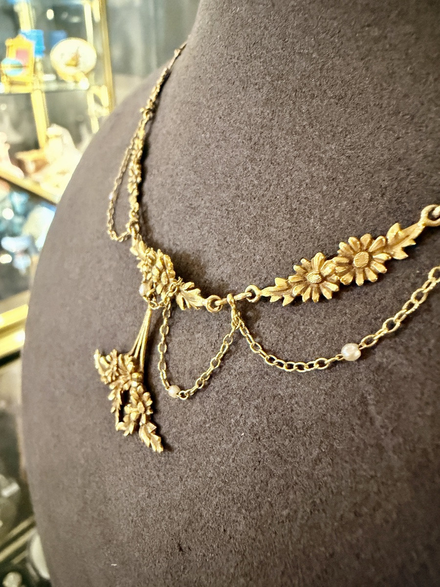 Art Nouveau Necklace Decorated With Daisies -photo-3