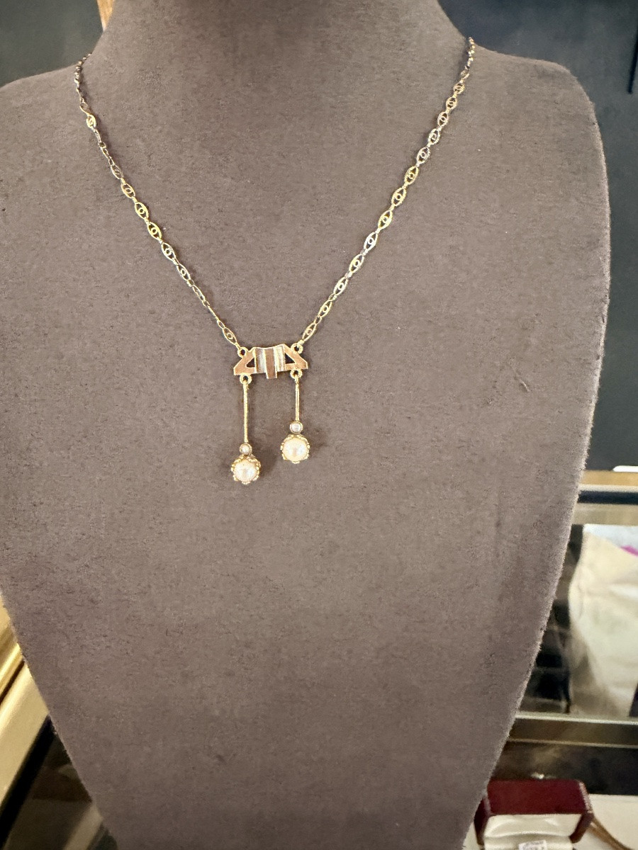 A Necklace Described As "negligee-like," Made Of Two-tone Gold And Adorned With Fine Pearls.-photo-4