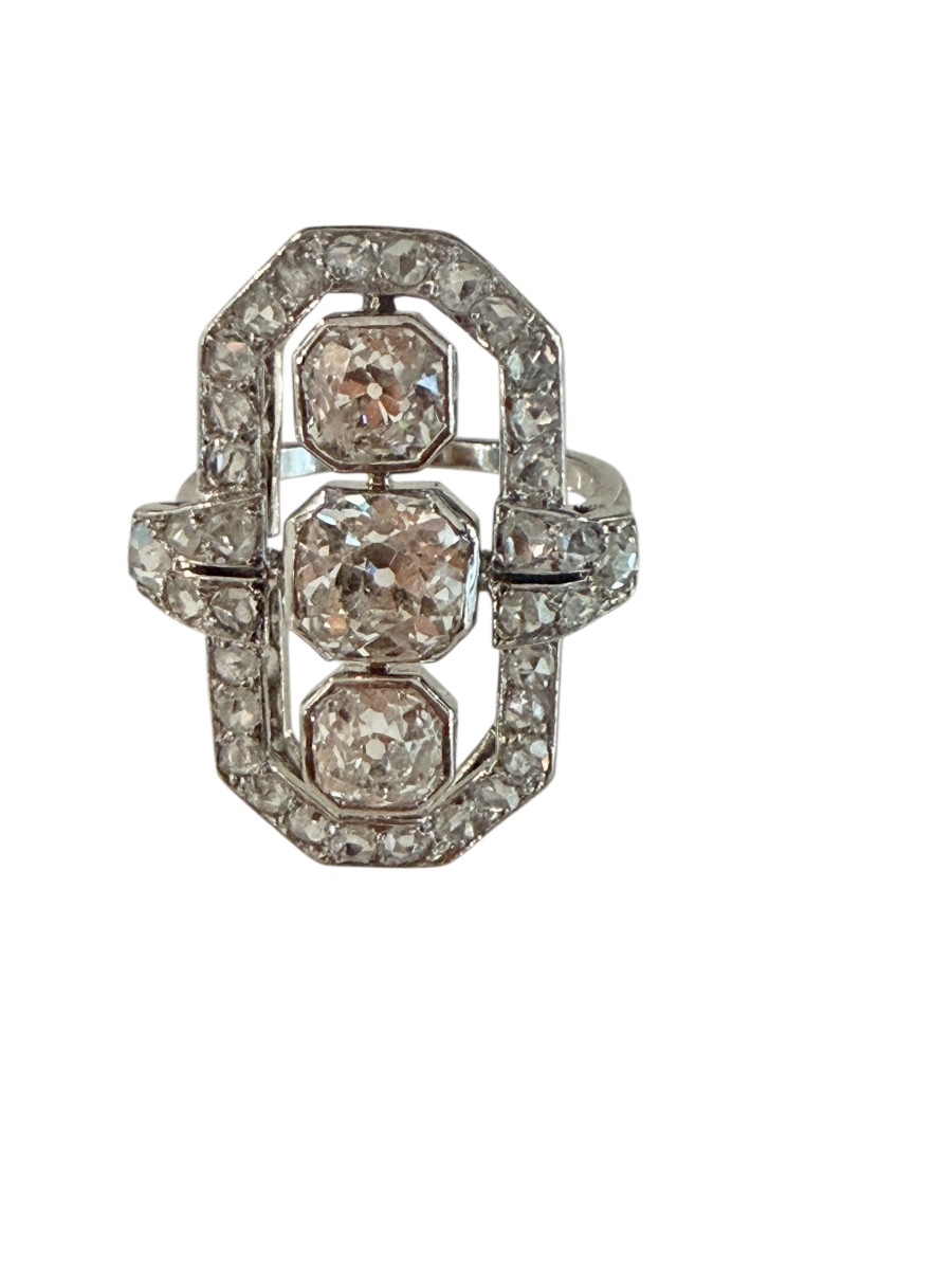 Bague Art-Déco  en platine et diamants