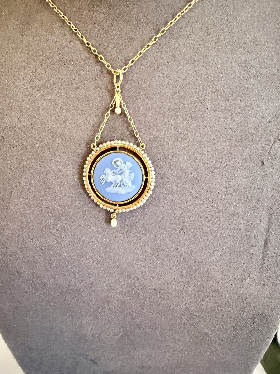 Collier orné d'un pendentif en wedgwoog et perles fines-photo-2
