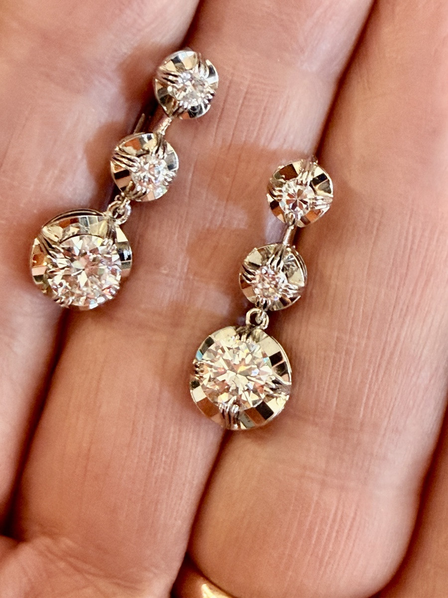 Paire de dormeuses en or et diamants -photo-2