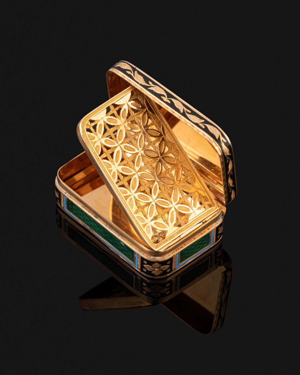 Enameled Gold Perfume Vinaigrette-photo-4