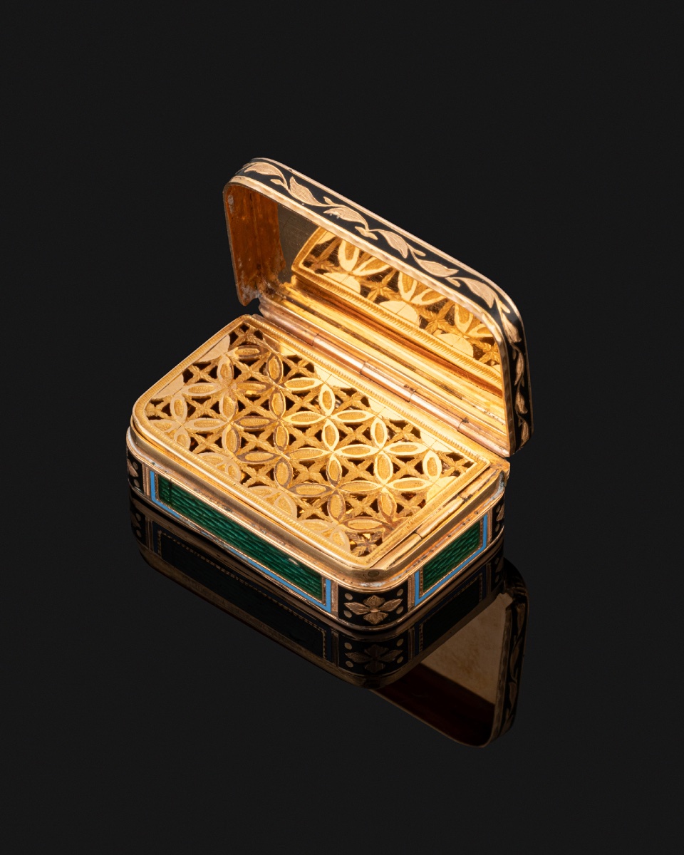 Enameled Gold Perfume Vinaigrette-photo-1