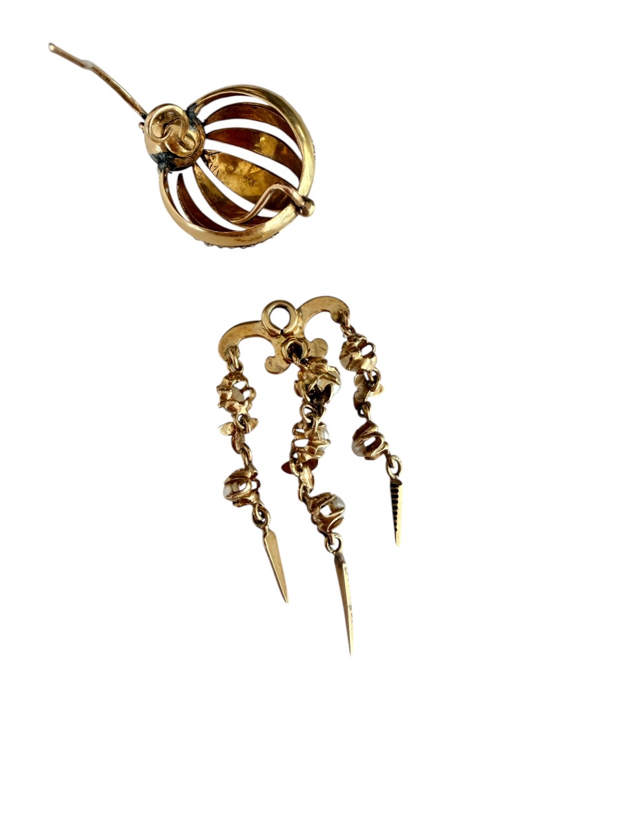 Paire de longs pendants d'oreilles en or , émail et perles fines-photo-1