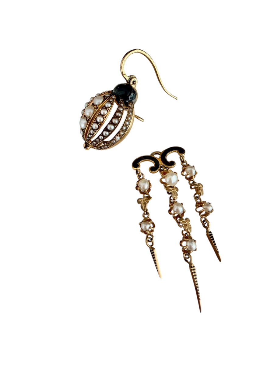 Paire de longs pendants d'oreilles en or , émail et perles fines-photo-2