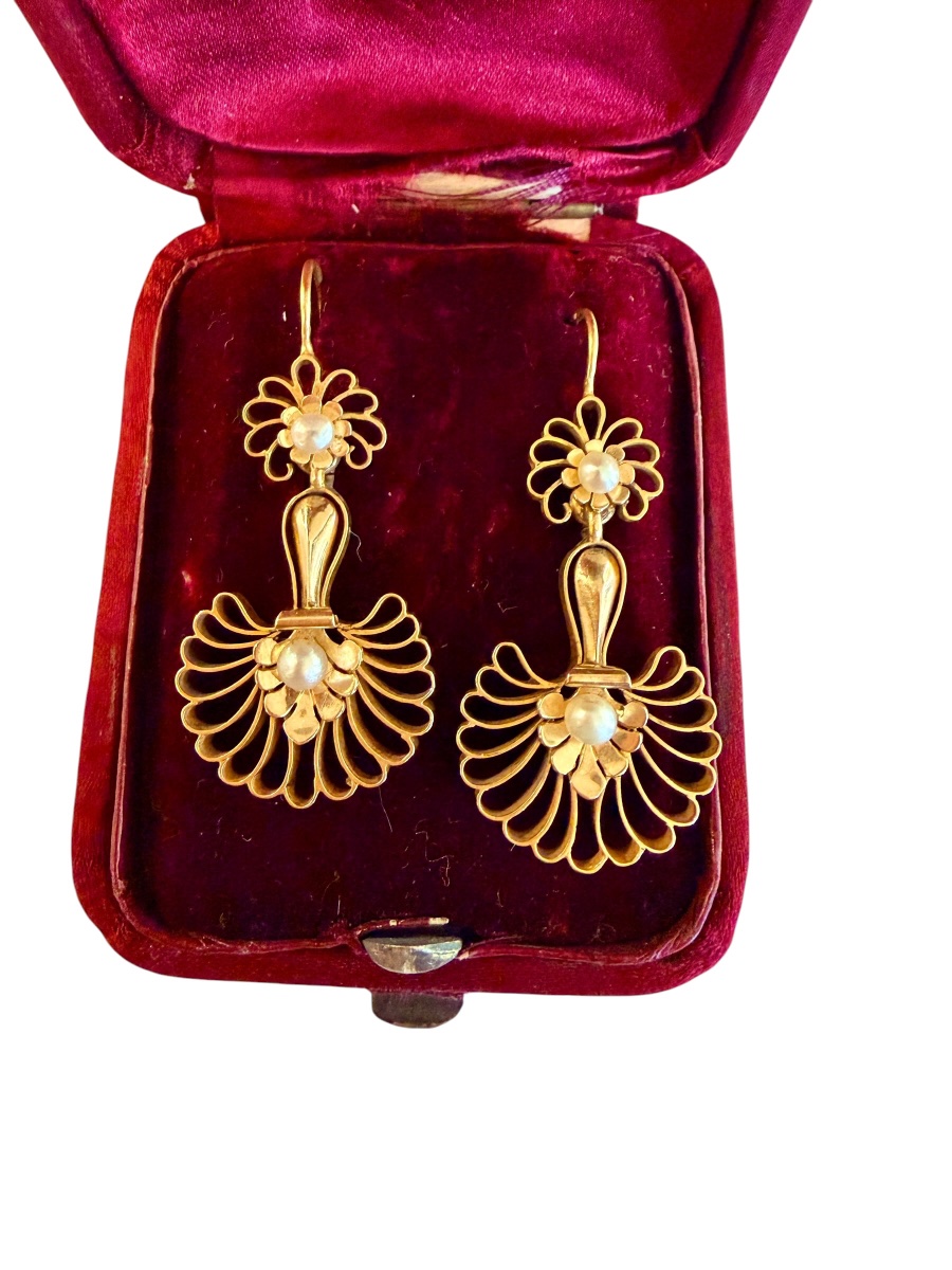 Boucles d'oreilles  anciennes en or et perles fines