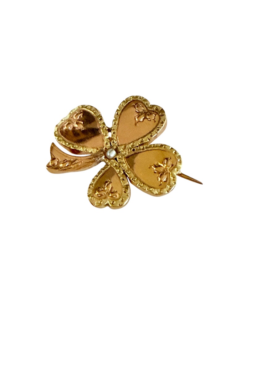 Broche trèfle à quatre feuilles en or