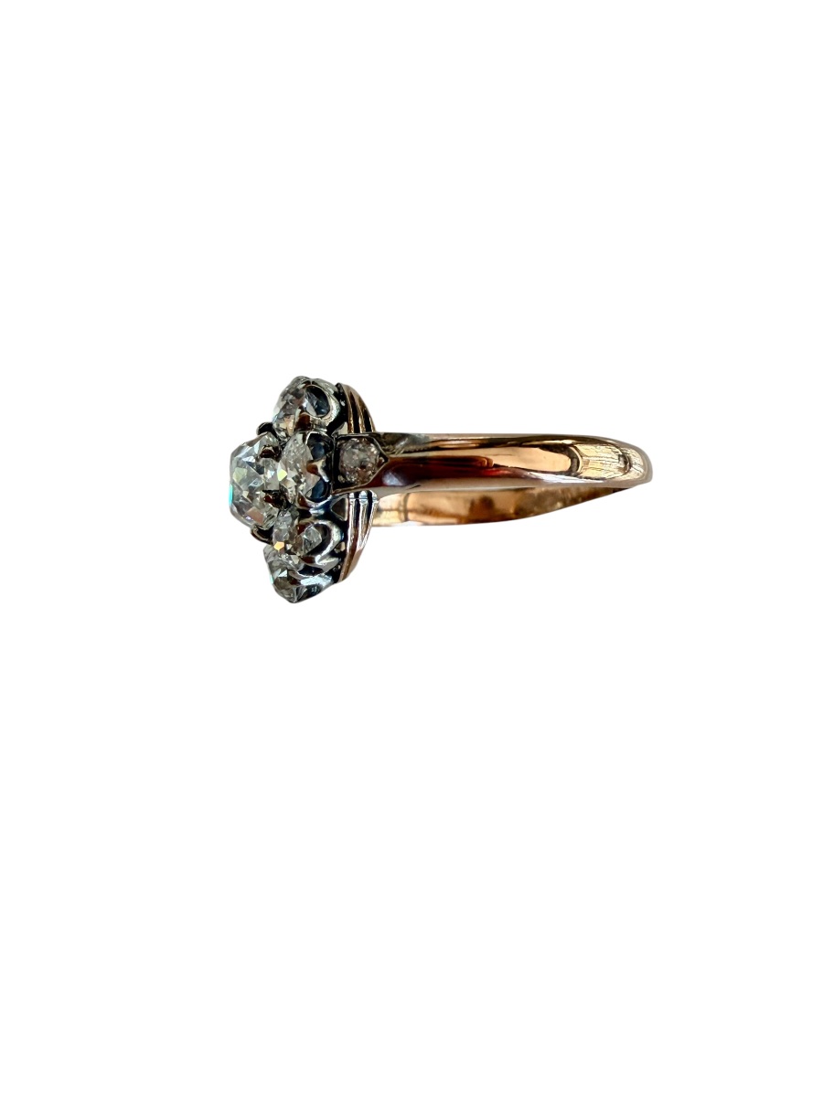 Antique Daisy-shaped Ring  Set With Diamonds -photo-3
