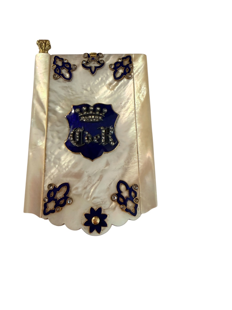 Carnet de bal, en nacre, or, émail et diamants 
