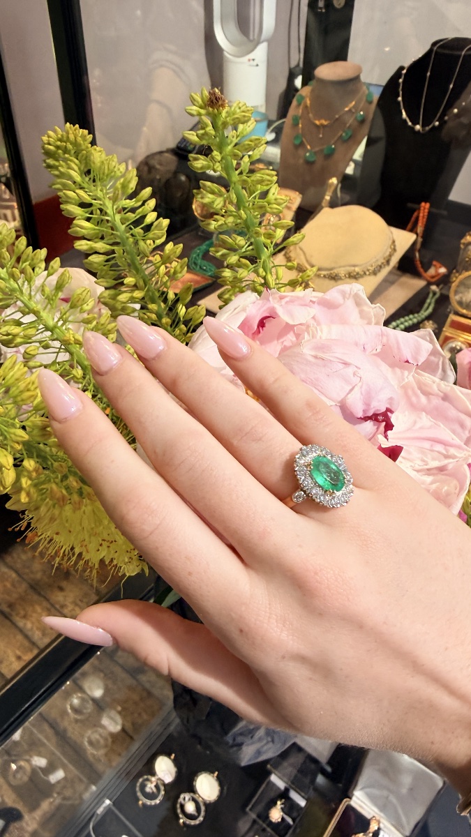 Bague Pompadour, émeraude et diamants -photo-1