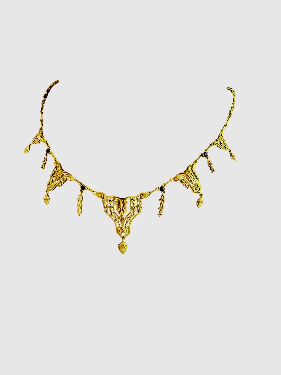 Collier Art-Nouveau, en or et saphirs.