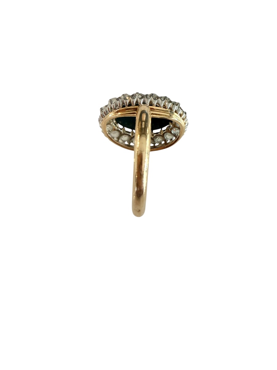 Ring Featuring An Agate Cameo Surrounded By Diamonds -photo-3