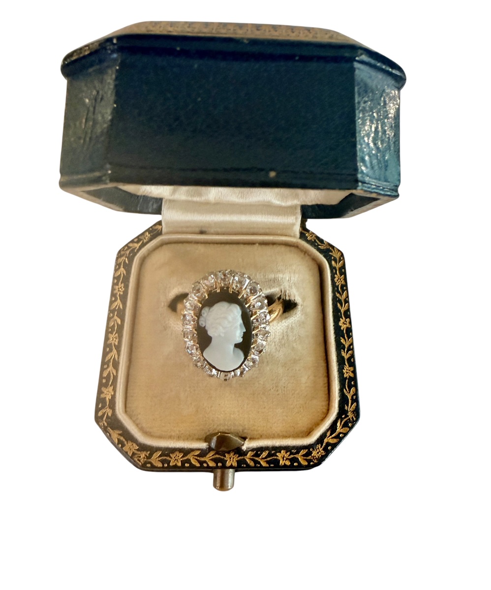 Ring Featuring An Agate Cameo Surrounded By Diamonds 