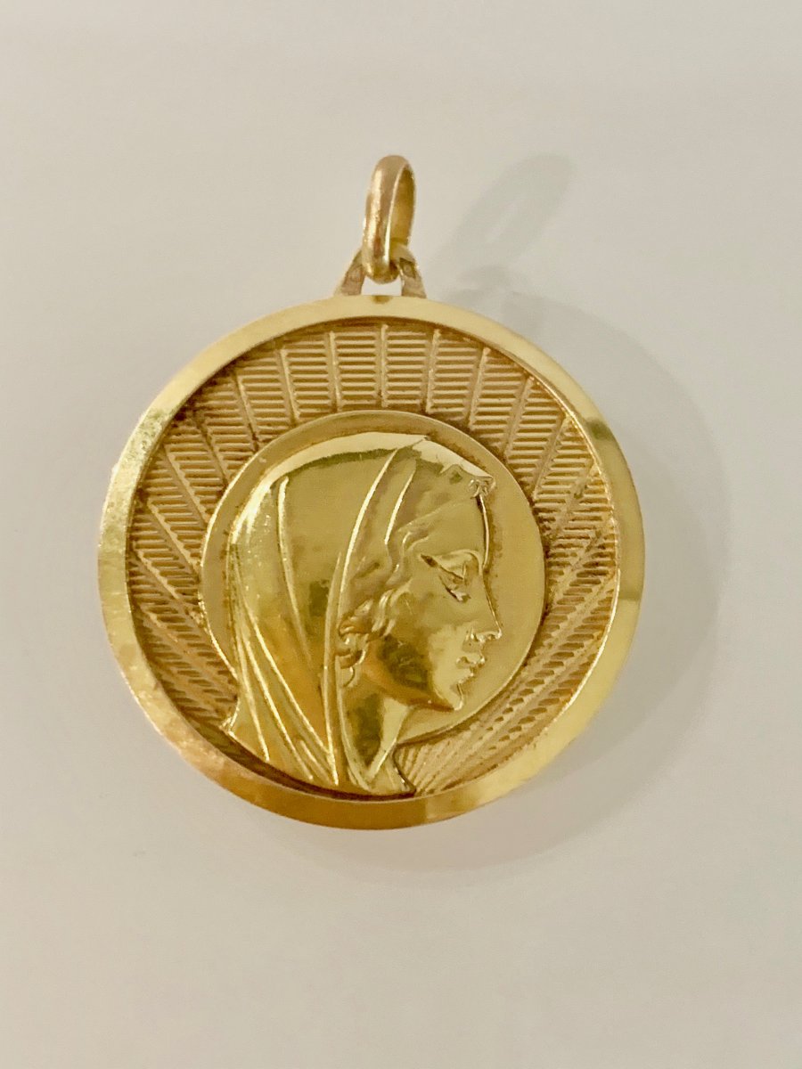 Important Religious Medal In Profile Of The Virgin