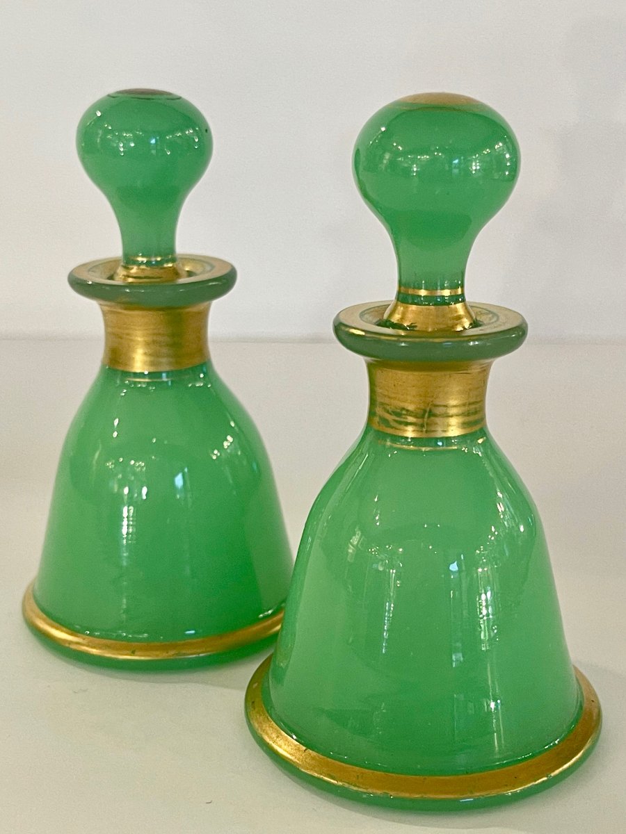 Baccarat: Pair Of Small Green Opaline Bottles-photo-3