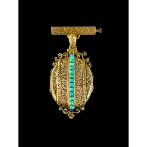 Medallion Brooch In Gold And Turquoise