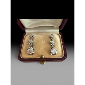 Paire de dormeuses en or et diamants