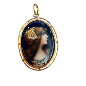 Pendentif en or et émail de Limoges
