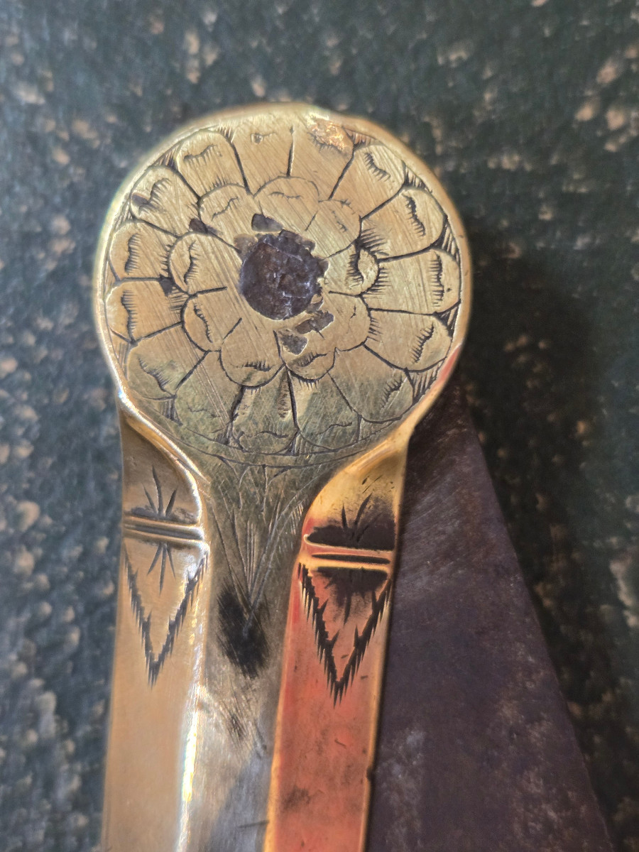 18th Century Compass In Iron And Bronze-photo-1