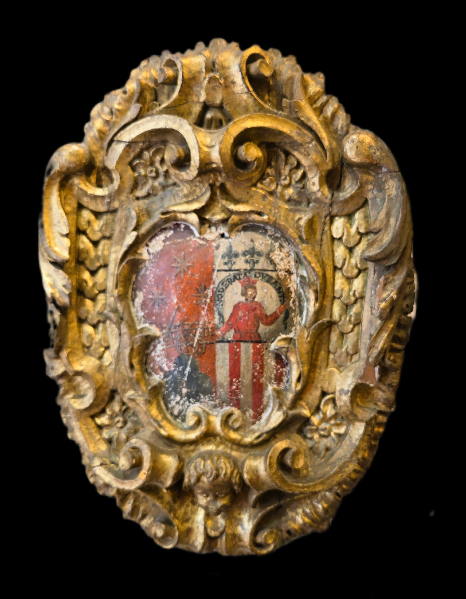 Painted And Gilded Coat Of Arms From The End Of The 17th Century