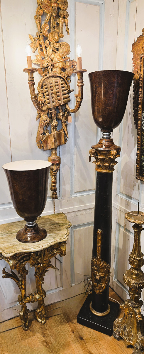 Paire de lampes Art-Déco en tôle peinte à l'imitation de la loupe de bois