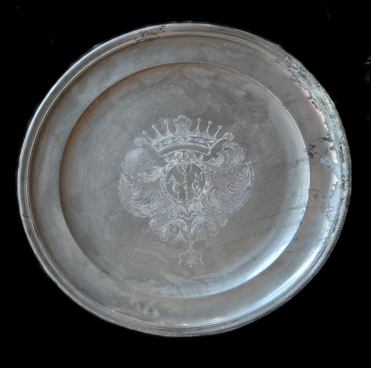 Important Ceremonial Pewter Platter With Coat Of Arms - Engraved Wedding Ring, Late 17th Century-photo-1