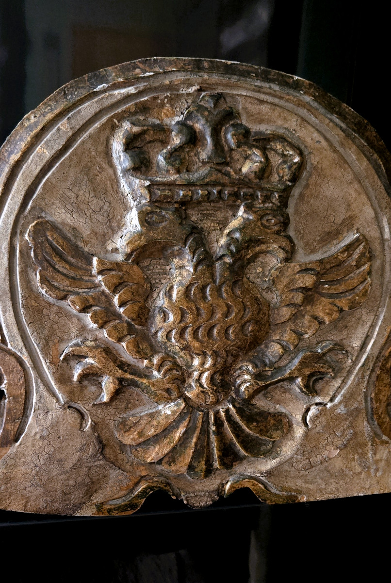 suite de 6 grandes chaises tyroliennes à l'aigle impérial des Hasbourg, polychromie d'origine.-photo-3