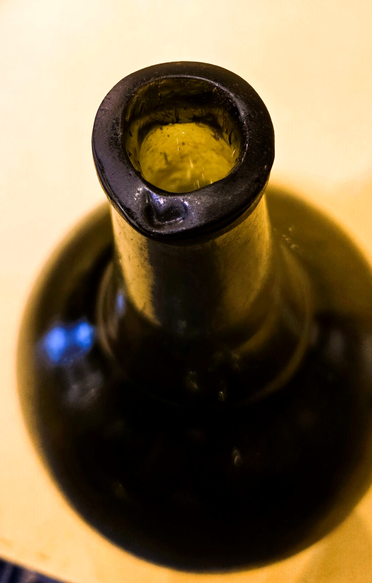 Late 17th Century Glass "onion" Bottle -photo-3