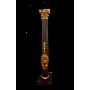 Colonne XVIIIème en bois sculpté et dorée sur fond noir