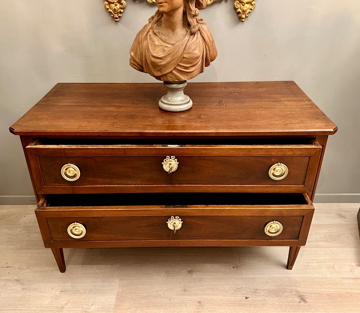 Louis XVI Walnut Commode Around 1780-photo-3
