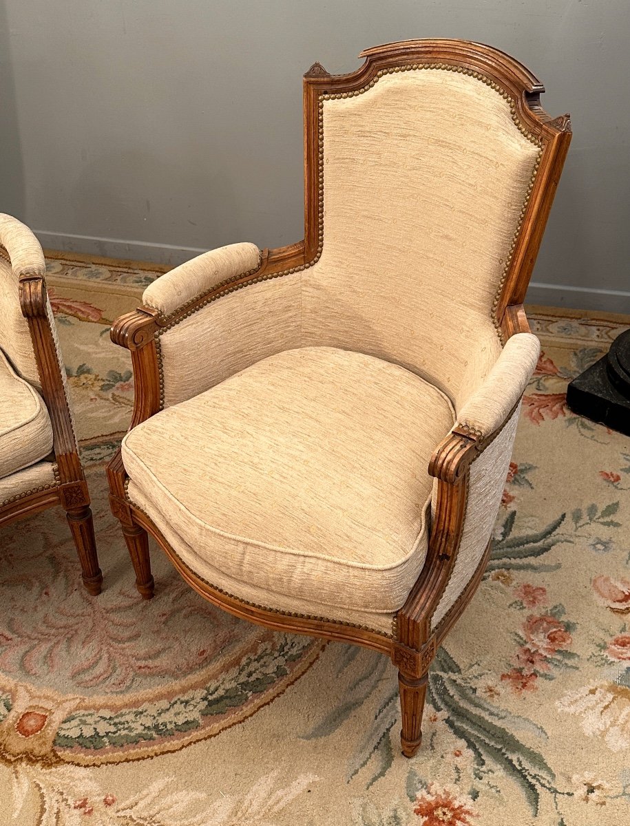 Paire De Bergères En Noyer De Style Louis XVI Vers 1900-photo-1