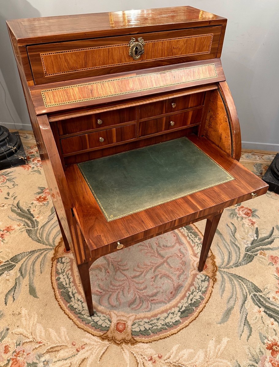 Small Cylinder Desk In Louis XVI Marquetry Circa 1780-photo-4