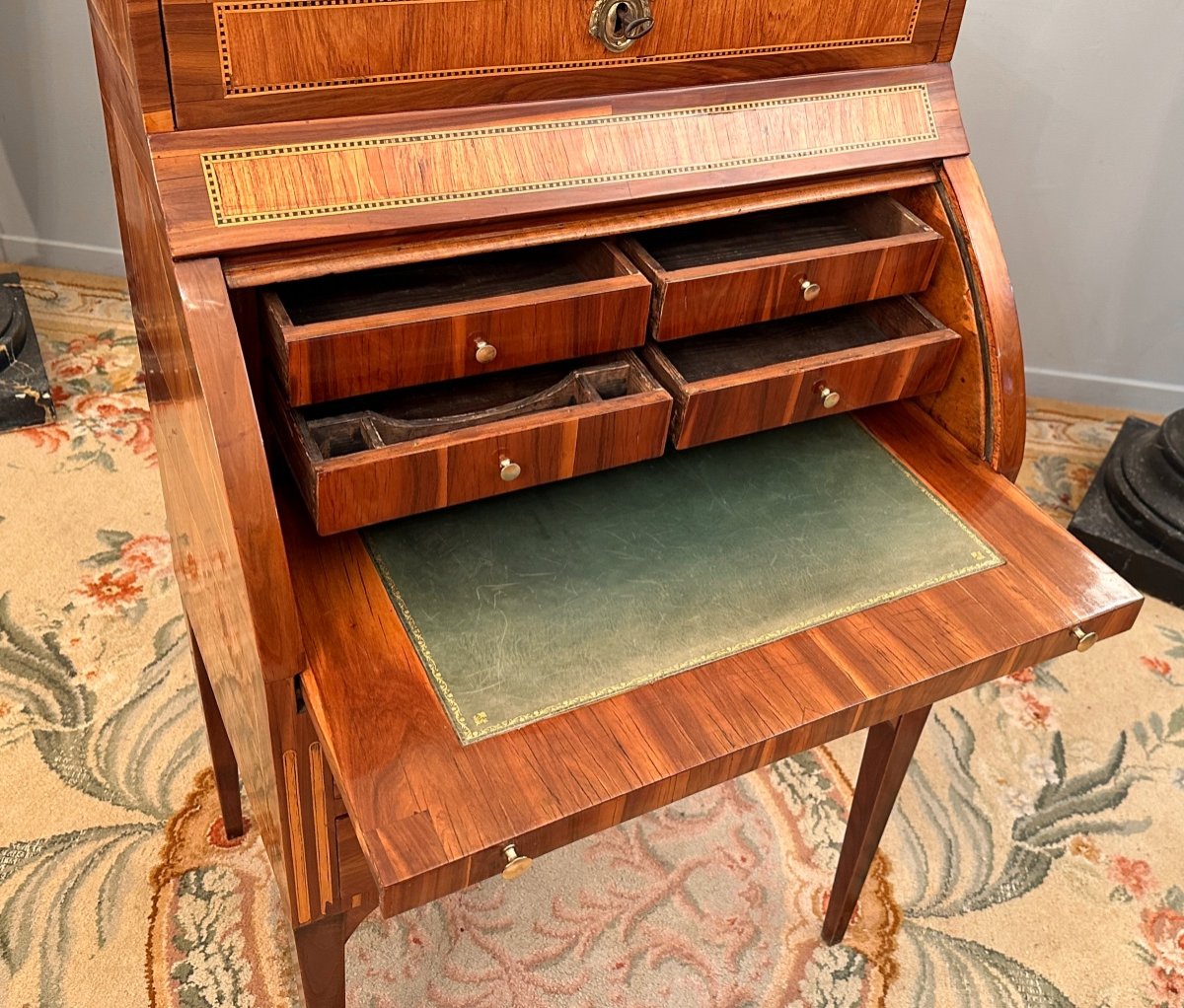 Small Cylinder Desk In Louis XVI Marquetry Circa 1780-photo-3