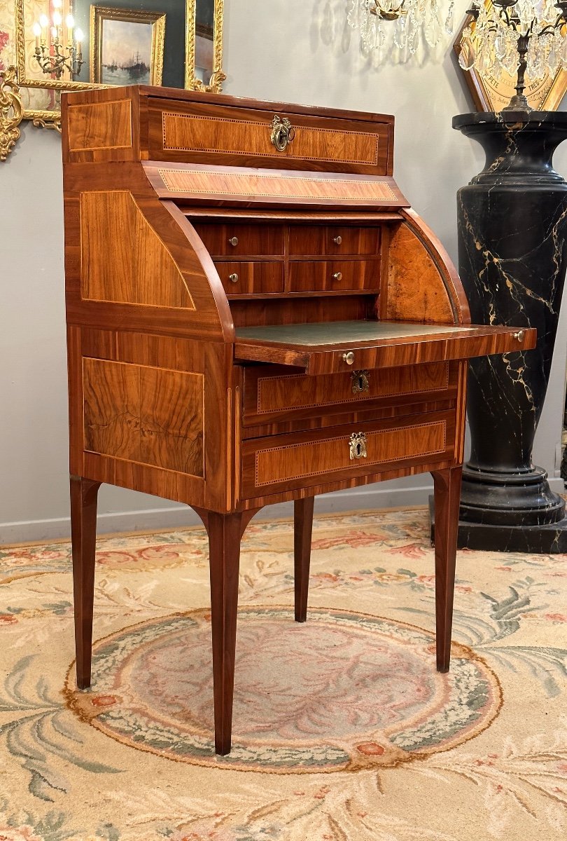 Small Cylinder Desk In Louis XVI Marquetry Circa 1780-photo-5