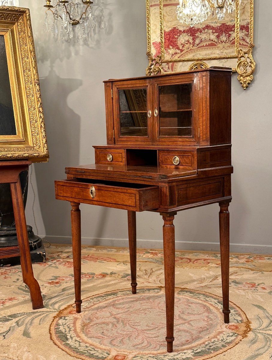 Bonheur Du Jour En Noyer d'Epoque Louis XVI Vers 1780