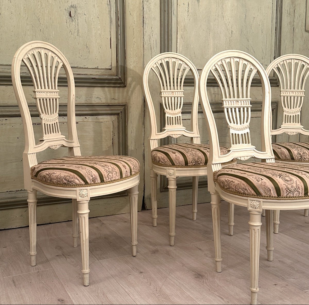 Ensemble De 4 Chaises En Bois Laqué Dossier Lyre De Style Louis XVI-photo-2