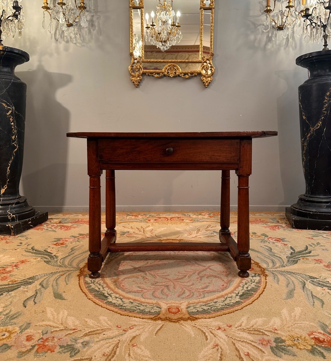 Table A Ecrire En Noyer d'Epoque Louis XIV XVIIème