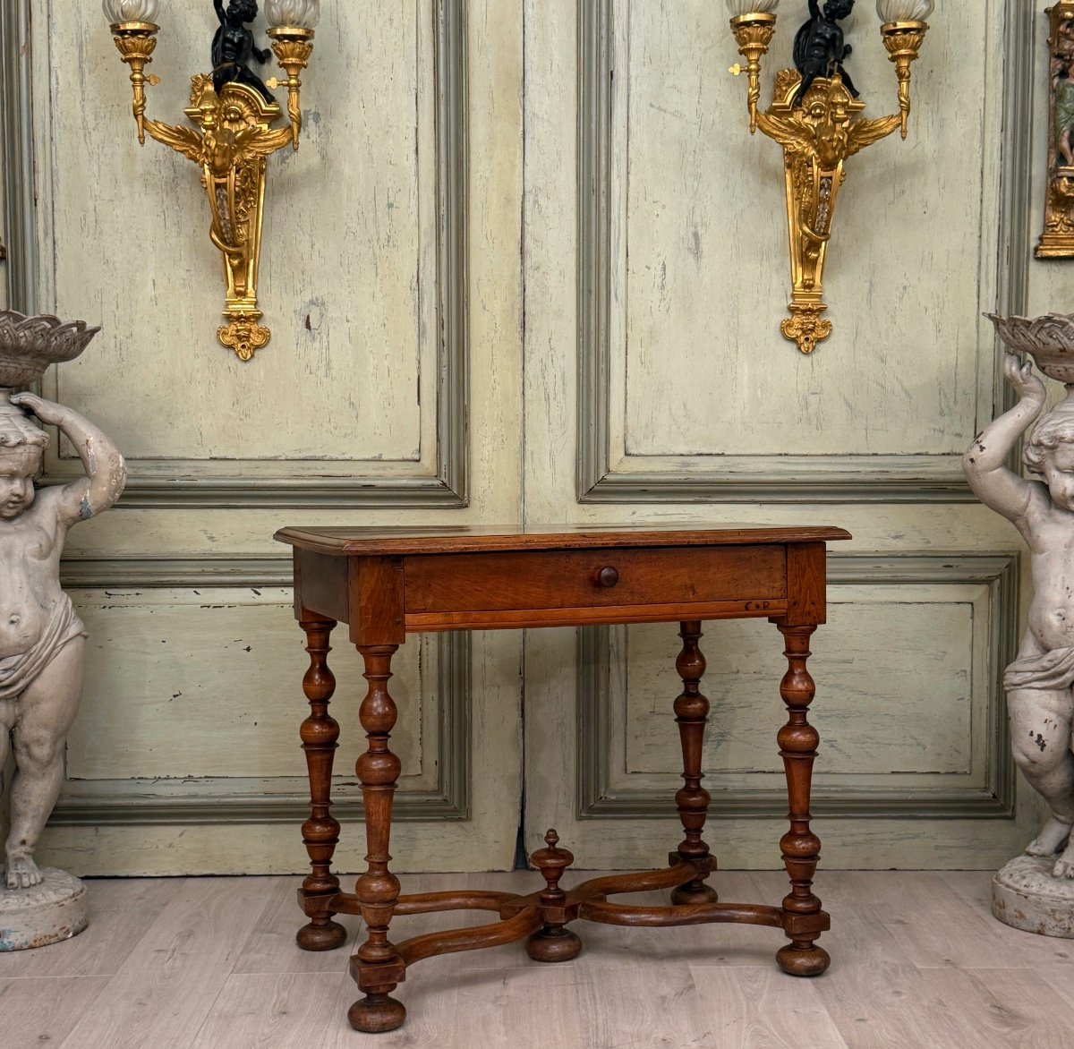 Table A Ecrire En Noyer d'Epoque Louis XIV Estampille XVIIème Siecle