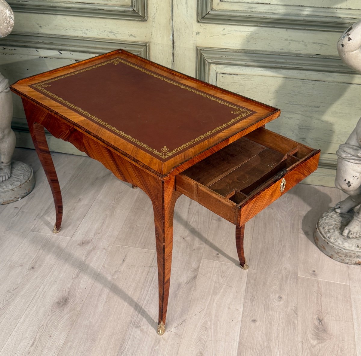 Bureau De Dame Bois de Rose d'Epoque Louis XV Vers 1750-photo-1