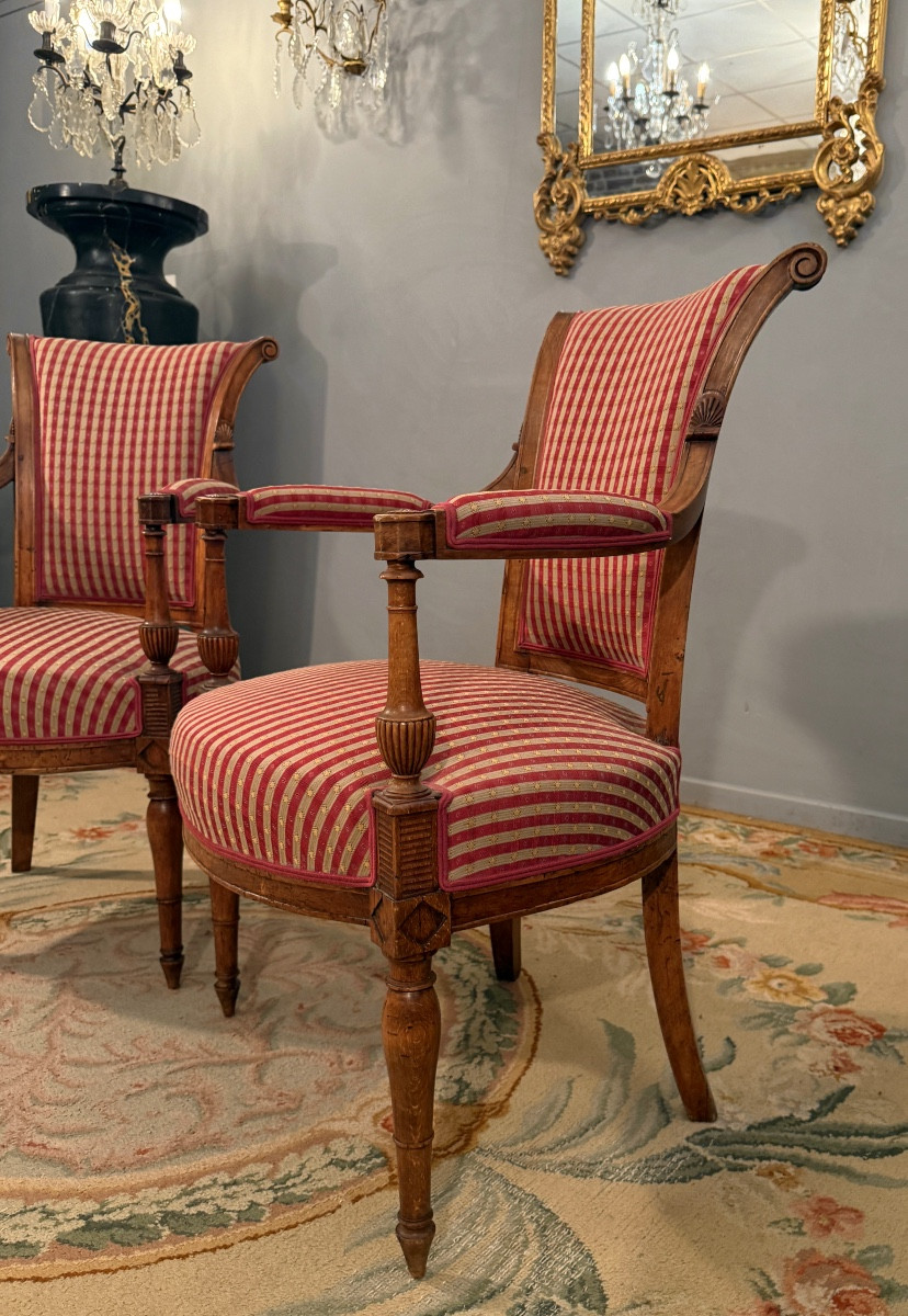 Paire De Fauteuils En Noyer d'Epoque Directoire Vers 1790-photo-1