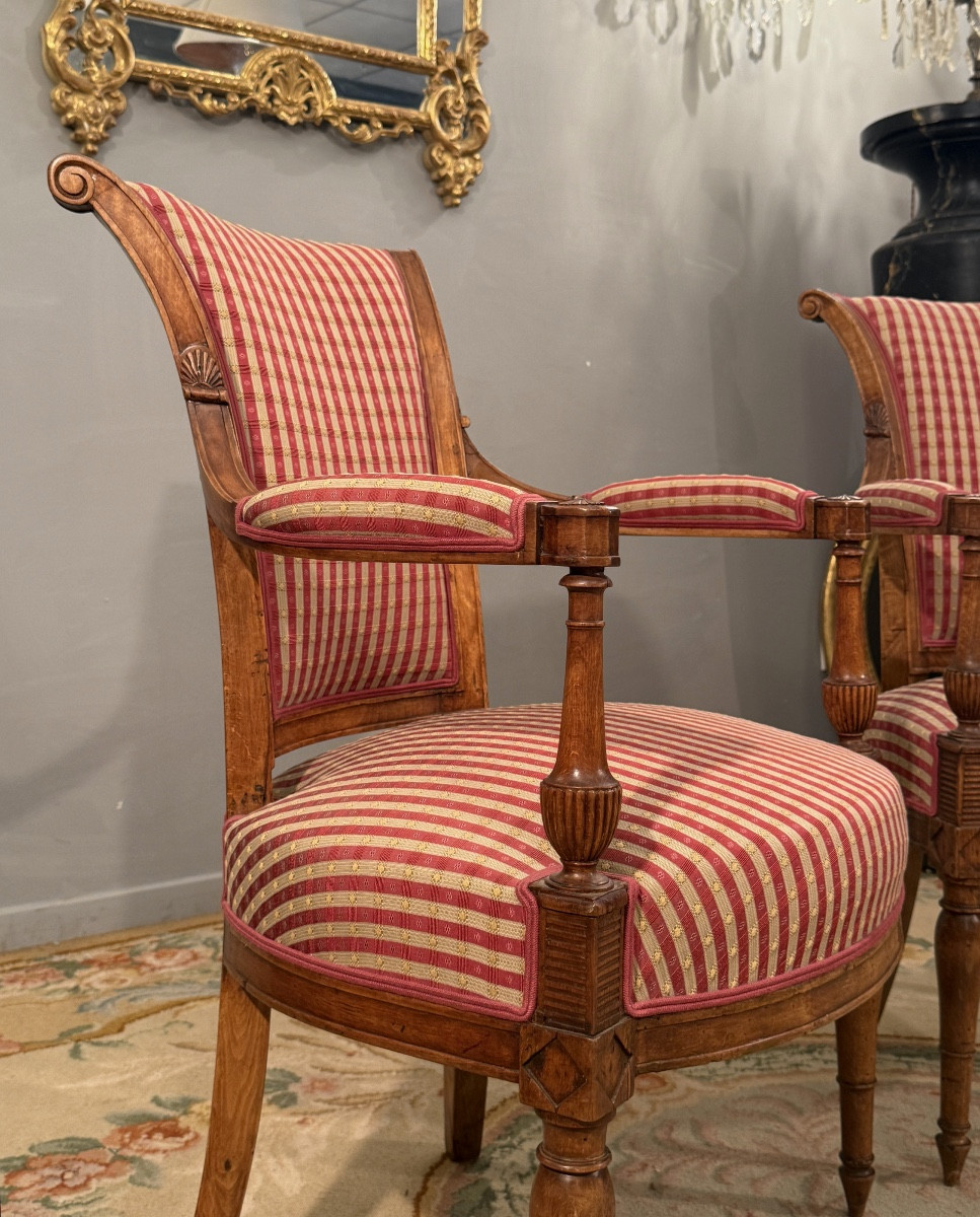 Paire De Fauteuils En Noyer d'Epoque Directoire Vers 1790-photo-4