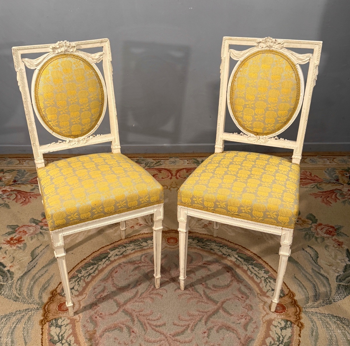 Mobilier de Château, Paire De Chaises En Bois Laqué De Style Louis XVI Epoque XIXème-photo-3