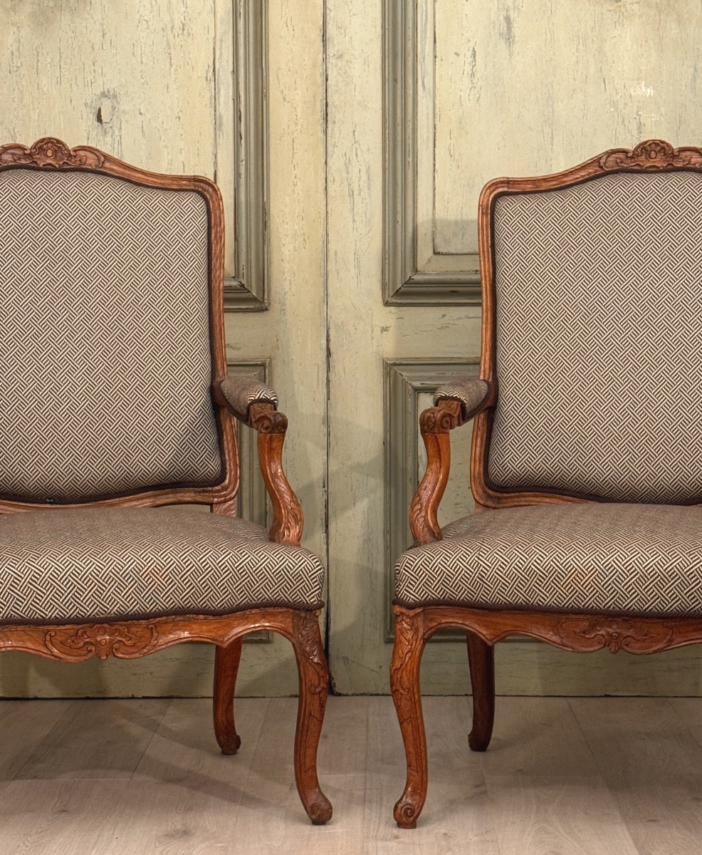 Large Pair Of Regency Period Walnut Armchairs Circa 1720-photo-3